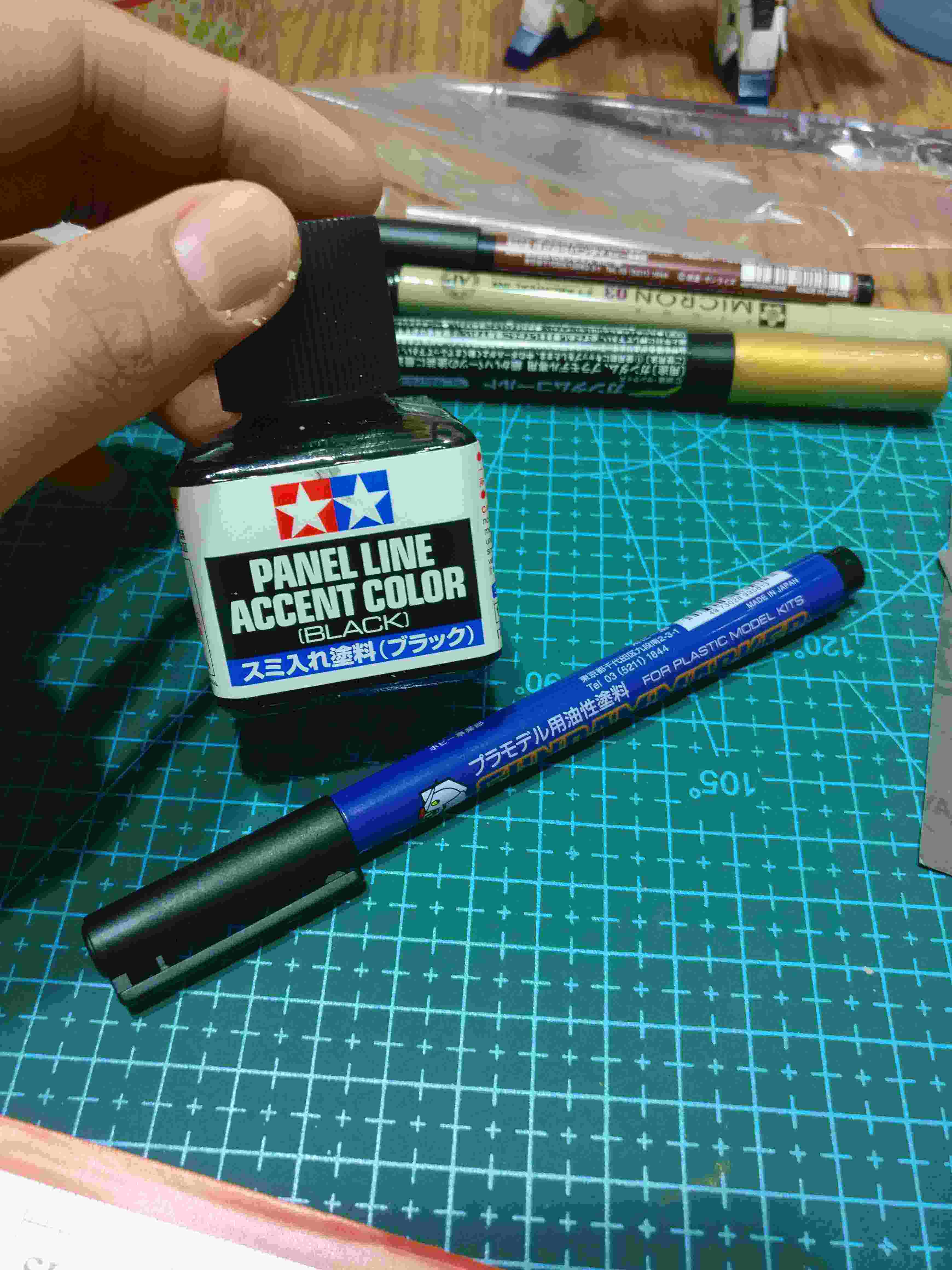 panel line pen and accent